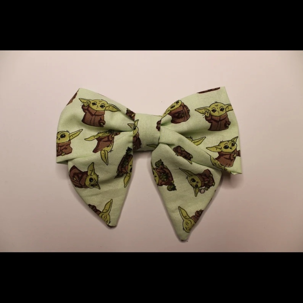 Baby Yoda Bow - Picture 1 of 4